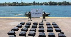 Marina asegura aproximadamente dos toneladas de presunto clorhidrato de cocaína en la mar, frente a costas del estado de Michoacán